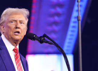 Le azioni di Hollywood crollano dopo che Trump minaccia di imporre dazi al 100% sui film non prodotti sul territorio statunitense