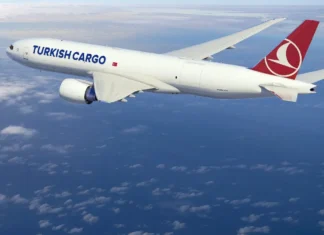Turchia, multa per chi si alza prima del segnale delle cinture dopo l’atterraggio in aereo