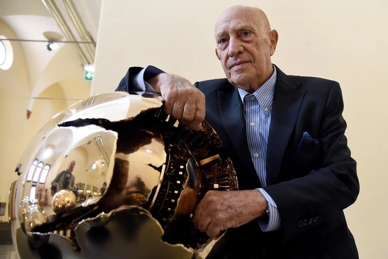 Arnaldo Pomodoro 