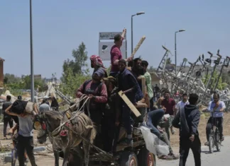 Spari su folla diretta a centro aiuti a Rafah, almeno 21 morti