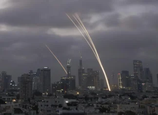 L’Iran non si ferma, un’altra notte di distruzione