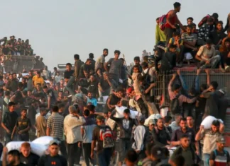 A Gaza, Israele continua a sparare e uccidere palestinesi in attesa dei camion degli aiuti umanitari