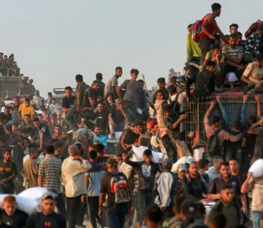 A Gaza, Israele continua a sparare e uccidere palestinesi in attesa dei camion degli aiuti umanitari