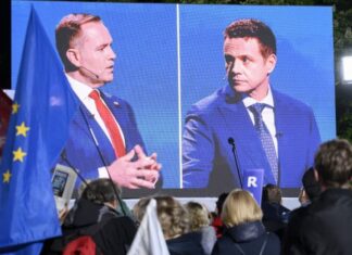 Oggi il ballottaggio delle presidenziali in Polonia: testa a testa tra i due candidati