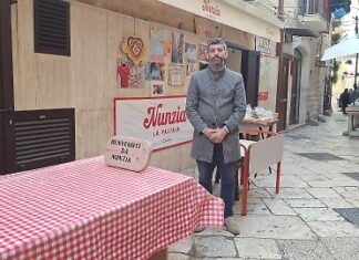 Bari: Il Comune Legalizza la Truffa delle Orecchiette? Home Restaurant Hotel accusa: “Violazione di Legge per Proteggere l’Abusivismo”