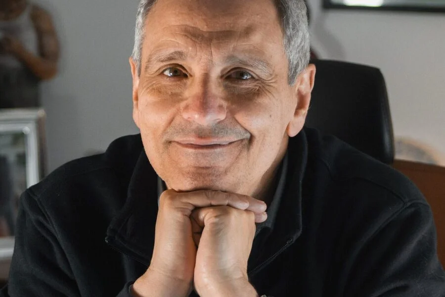 La classifica dei libri più venduti della settimana vede ancora in testa Maurizio De Giovanni. fonte rassegnaletterariavigevano.com