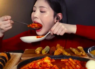 La campagna del governo cinese contro i mukbang e gli sprechi di cibo