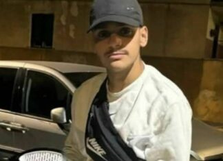 Un ragazzo di diciotto anni è stato ucciso a coltellate a Marina di Varcaturo, in provincia di Napoli