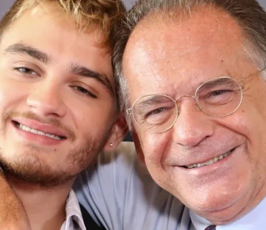 Simone Antolini, chi è il giovane marito di Alessandro Cecchi Paone e cosa fa nella vita