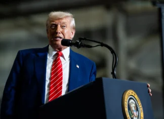 Trump raddoppia i dazi su acciaio e alluminio: ora sono del 50 per cento