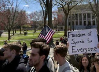 Gli studenti stranieri negli Stati Uniti potranno nuovamente richiedere il visto: Trump aveva sospeso gli appuntamenti