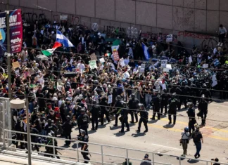 Sempre più alta la tensione a Los Angeles, disputa tra Trump e la California