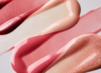 Sole, mare e labbra protette: cinque lip oil da portare in spiaggia