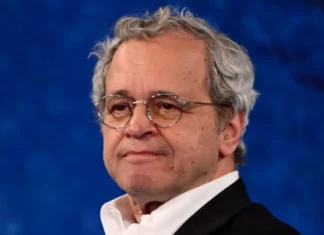 Enrico Mentana lascia La7? Il post criptico (nonostante la scadenza del contratto al 2026)