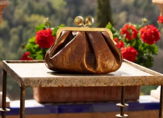 La pasticcino bag approda in Spagna: per Max Mara il damascato è il protagonista del 2025