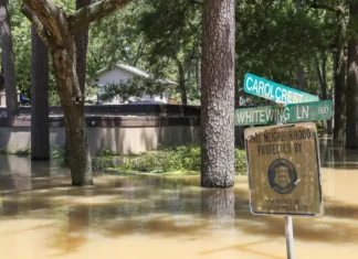 Un’inondazione in Texas travolge alcuni campi estivi, 24 vittime e almeno 25 ragazze disperse