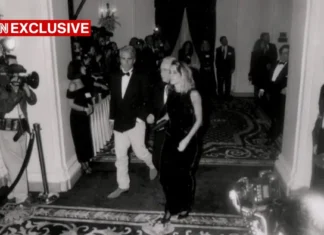 Nuove foto rivelano che Jeffrey Epstein partecipò alle nozze di Trump nel 1993