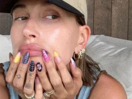 Le mismatch nails sono il trend unghie più colorato e divertente dell’estate (e lo dice anche Hailey Bieber)