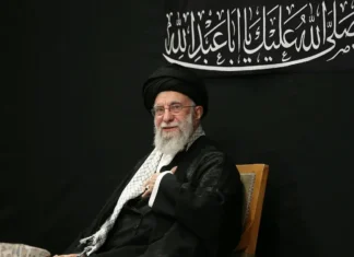 L’ayatollah Ali Khamenei riappare in pubblico, la prima volta dall’inizio dal “cessate il fuoco” tra Iran e Israele