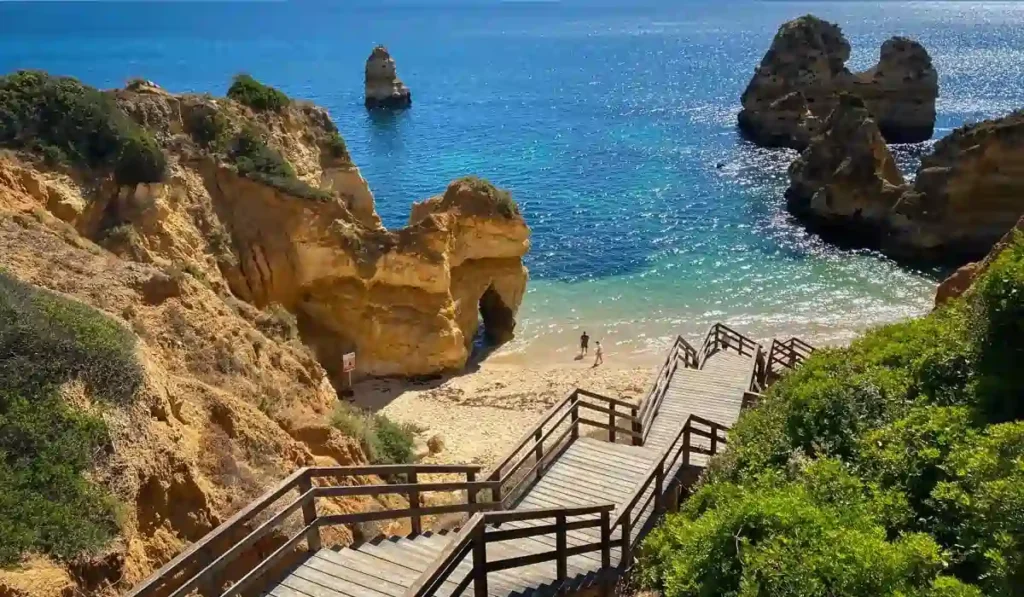 Praia Do Camilo - Photo Credits beborghi.com