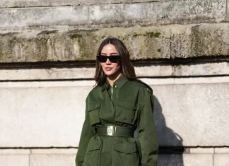 I cargo pants sono ancora i pantaloni più easy (e cool) dell’estate