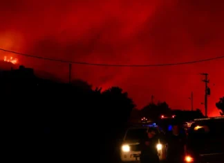 Grave incendio sull’isola di Creta: evacuate oltre cinquemila persone
