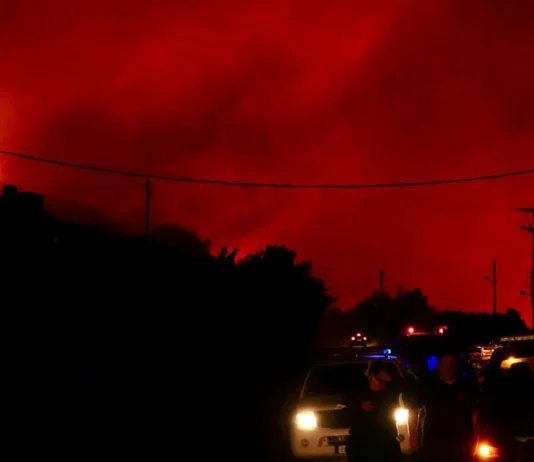 Grave incendio sull’isola di Creta: evacuate oltre cinquemila persone