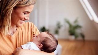 Depressione post-partum: troppe madri lasciate sole 