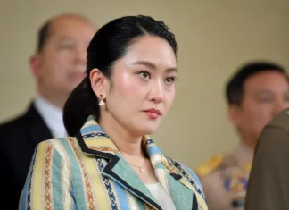 La premier della Thailandia è stata sospesa a causa di una telefonata ritenuta inappropriata