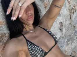 Arriva lo sparkly minimalism nei bikini in spiaggia (ed è tutto merito di Dua Lipa)