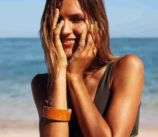 Perché dovremmo avere sempre un gel di aloe a portata di mano: tutti i benefici per la stagione estiva