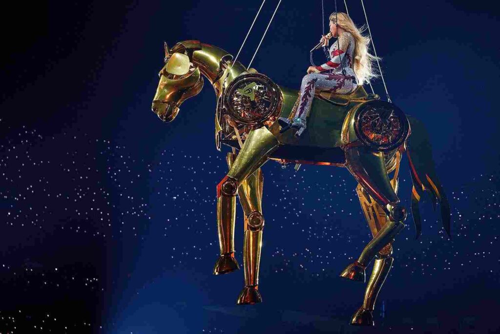 Beyoncé è apparsa in sella ad un cavallo dorato volante durante lo show di Atlanta