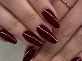 Perché le burgundy nails sono ancora un trend (si, anche in estate)
