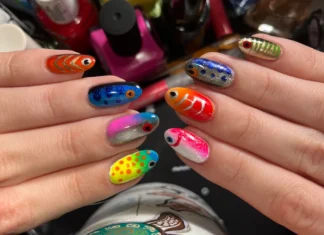 Arriva il trend delle fishing lure nails: ecco spiegato il trend della manicure dell’estate 2025