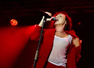 Brutto infortunio sul palco per Gianna Nannini, ma il tour non si ferma