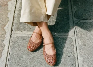 Woven girl summer: le scarpe intrecciate sono ovunque (e sì, sono più cool che mai)