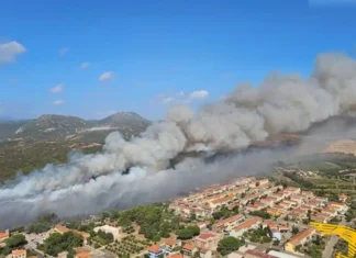 Incendi in Sardegna, dopo il disastro di Punta Molentis continuano i roghi a Orosei
