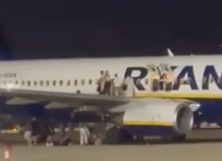 Falso allarme incendio su volo Ryanair da Palma di Maiorca: 18 feriti