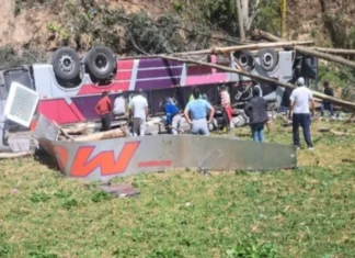 Grave incidente d’autobus in Perù: morte diciotto persone
