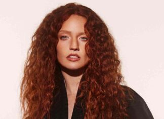 Jess Glynne attacca la Casa Bianca per l’utilizzo di “Hold My Hand” nei video di deportazione: “La mia musica parla d’amore non di odio e divisione” Jess Glynne contro la Casa Bianca