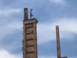 Un uomo è salito su un pilone di 30 metri senza riuscire a scendere: paura al Kappa Festival