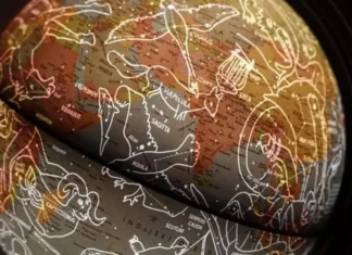 Oroscopo di Paolo Fox per oggi, 13 luglio: rinascita per lo Scorpione, Leone insofferente