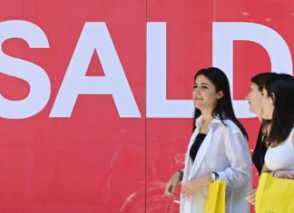 Pronti, via: domani iniziano i saldi estivi 2025, quanto spenderanno gli italiani? saldi estivi 2025