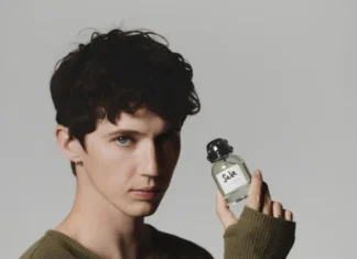 Troye Sivan porta il suo brand di profumi negli Stati Uniti con Nordstrom