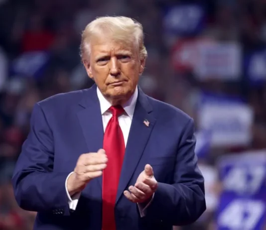 Trump ha firmato un ordine esecutivo che designa il movimento Antifa come «organizzazione di terrorismo interno» dazi europa