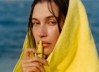 La lemon summer può cominciare: Rhode lancia il nuovo Lemontini balm per l’estate (e una curiosa belly chain)
