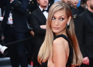 Perché siamo così obsessed dal velvet blonde di Bella Hadid
