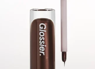 Glossier Skylight è il nuovo modo di brillare anche quando il sole va in vacanza