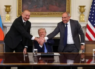 “Grazie” a Trump, i leader di Armenia e Azerbaigian firmano l’accordo al vertice di pace dopo anni di guerra