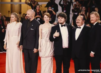 I look del red carpet della seconda serata di Venezia 82: il total red di Emanuela Fanelli vince